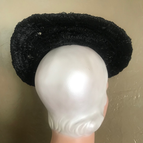 LOVELY 1930s\' SOFT BLACK & LIGHT PINK TILT HAT TRIMMED WITH STRAW \